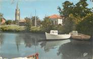 17 Charente Maritime / CPSM FRANCE 17 "Marennes, l'église vue du port"