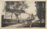 24 Dordogne / CPA FRANCE 24 "Laveyssière, le pont, l'église et l'entrée du bourg"