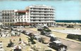 / CPSM FRANCE 66 "Canet Plage, vue générale de la place" / AUTOMOBILE