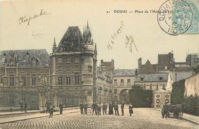 CPA FRANCE 59 "Douai, Place de l'Hotel de ville"