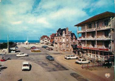 / CPSM FRANCE 14 "Hermanville sur Mer, place de la Brêche" / AUTOMOBILE / DS