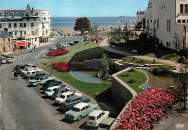 / CPSM FRANCE 35 "Dinard, les jardins du parking"