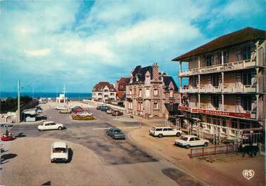 / CPSM FRANCE 14 "Hermanville sur Mer, place de la Brêche" / AUTOMOBILE 