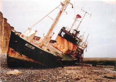 / CPSM FRANCE 14 "Saint Aubin sur Mer, échouage de Coralline 1" / BATEAU