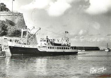 / CPSM FRANCE 56 "Belle Isle en Mer, le Belle Isle au pied de la citadelle" / BATEAU