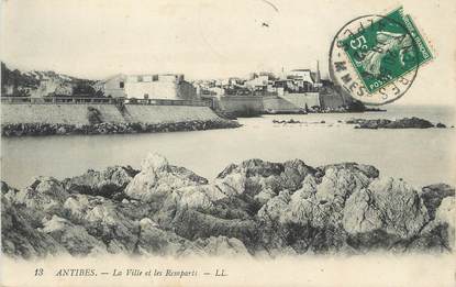 / CPA FRANCE 06 "Antibes, la ville et les Remparts"