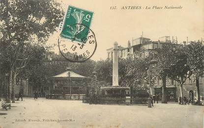 / CPA FRANCE 06 "Antibes, la place Nationale"