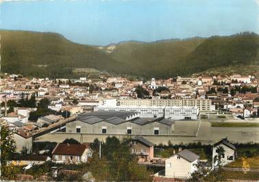 / CPSM FRANCE 01 "Oyonnax, vue générale et le salon des plastiques"