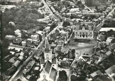 / CPSM FRANCE 02 "Chauny, vue aérienne"