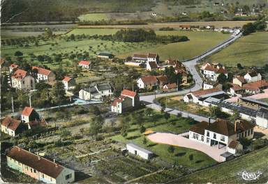 / CPSM FRANCE 02 "Courtémont Varennes, vue générale aérienne"