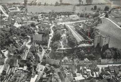 / CPSM FRANCE 02 "La Ferté Milon, vue aérienne, le vieux château et l'église"