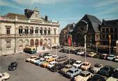 02 Aisne / CPSM FRANCE 02 "Laon, place du Général Leclerc et l'hôtel de ville" / 2CH / DS