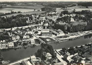 / CPSM FRANCE 02 "Vic sur Aisne, le pont sur l'Aisne, vue aérienne"