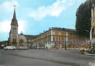 / CPSM FRANCE 03 "Cusset, place Victor Hugo "