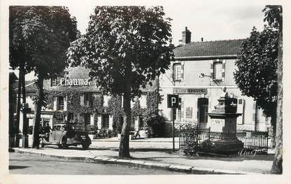 / CPSM FRANCE 03 "Cerilly, place François Perron et le grand café"