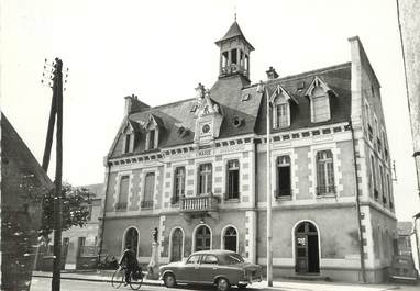 / CPSM FRANCE 03 "Domerat, la mairie