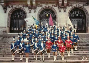 / CPSM FRANCE 03  "Vichy"  / MAJORETTES