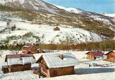 / CPSM FRANCE 04 "Allos, les nouveaux chalets et la résidence"