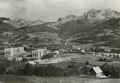 / CPSM FRANCE 04 "Barcelonette, les casernes"