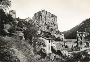 / CPSM FRANCE 04 "Castellane, le vieux clocher de l'église" Saint Victor"