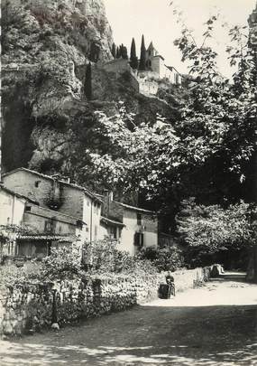 / CPSM FRANCE 04 "Moustiers Sainte Marie, montée vers la chapelle Notre Dame de Beauvoir"