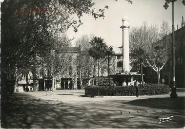 / CPSM FRANCE 06 "Antibes, place Nationale"