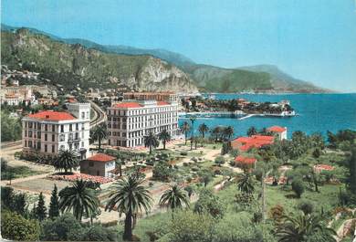 / CPSM FRANCE 06 "Beaulieu sur Mer, les grands hôtels, la baie des Fourmis"