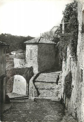 / CPSM FRANCE 06 "Biot, Lestines, vieille rue pittoresque"