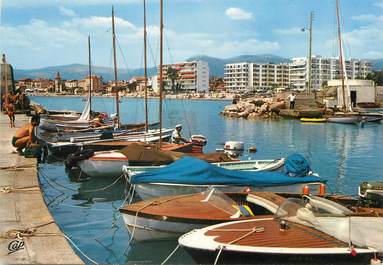 / CPSM FRANCE 06 "Cros de Cagnes, la plage vue du port" / BATEAU