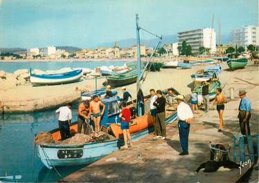 / CPSM FRANCE 06 "Cros de Cagnes, le port" /  BATEAU / PÊCHE