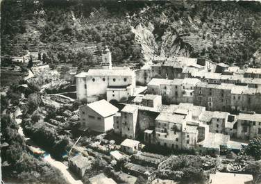 / CPSM FRANCE 06 "Castellar, vue aérienne sur l'église et le centre du village "