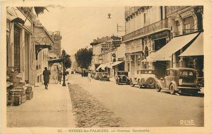 CPA FRANCE 83 "Hyères, avenue Gambetta"