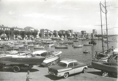 / CPSM FRANCE 06 "Golfe Juan, vue sur le port" / AUTOMOBILE