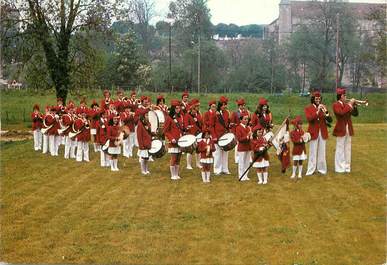 / CPSM FRANCE 77 "Château Landon" /  FANFARE LES ABEILLES