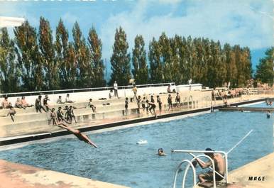 / CPSM FRANCE 77 "Coulommiers, la piscine "