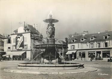 / CPSM FRANCE 77 "Melun, place Saint Jean "