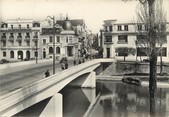 77 Seine Et Marne / CPSM FRANCE 77 "Melun, la Seine, le pont Jeanne d'Arc et la rue Saint Aspais"