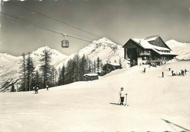 / CPSM FRANCE 05 "Serre Ratier, la gare du téléphérique et les champs de ski"