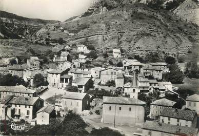 / CPSM FRANCE 05 "Trescloux, vue aérienne sur le centre du village"