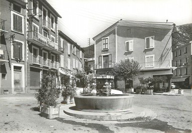 / CPSM FRANCE 05 "Serres, la place" / FONTAINE