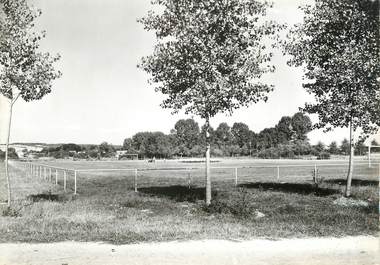 CPSM FRANCE 10 "Marigny le Chatel" / STADE