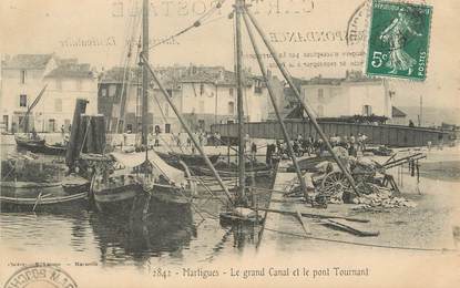 CPA FRANCE 13 "Martigues, le grand Canal et le pont Tournant" / BATEAU