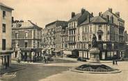 49 Maine Et Loire / CPA FRANCE 49 "Angers, statue de Marguerite d'Anjou"