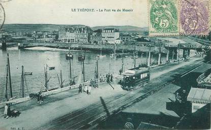/ CPA FRANCE 76 "Le Tréport, le port vu du Musoir" / TRAMWAY