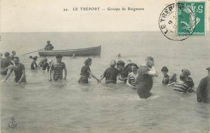 / CPA FRANCE 76 "Le Tréport, groupe de baigneurs"
