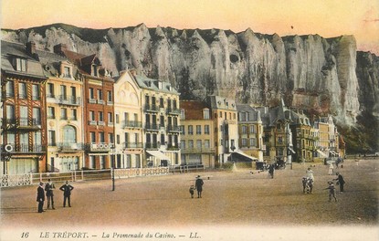 / CPA FRANCE 76 " Le Tréport, la promenade du casino"