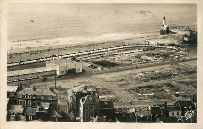 / CPSM FRANCE 76 " Le Tréport, vue d'ensemble sur la plage"'