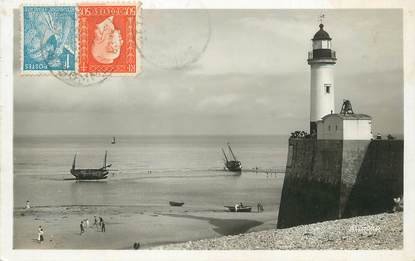 / CPSM FRANCE 76 " Le Tréport, le phare à marée basse"