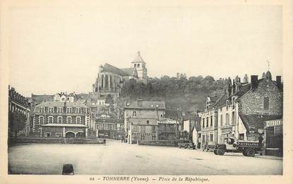 / CPA FRANCE 89 "Tonnerre, place de la République "