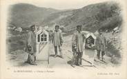 63 Puy De DÔme / CPA FRANCE 63 "Le Mont Dore, chaises à porteurs"